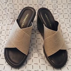 Donald J Pliner Elasticized Linen Wedge Sz. 6.5